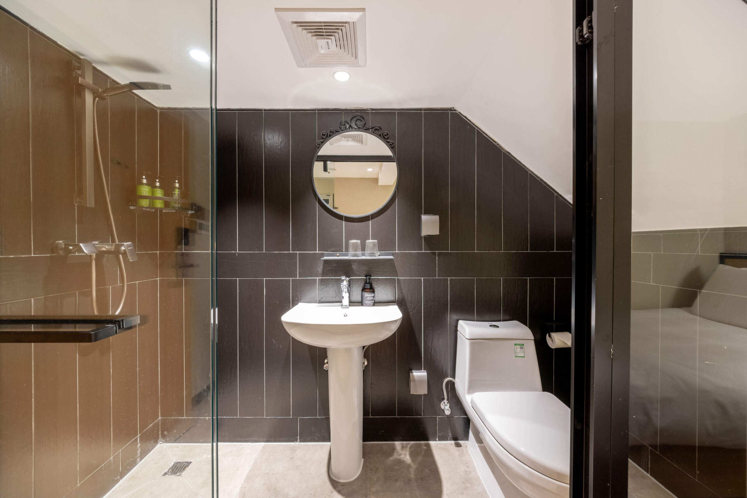 Compact Single Room With No Window - Image 3