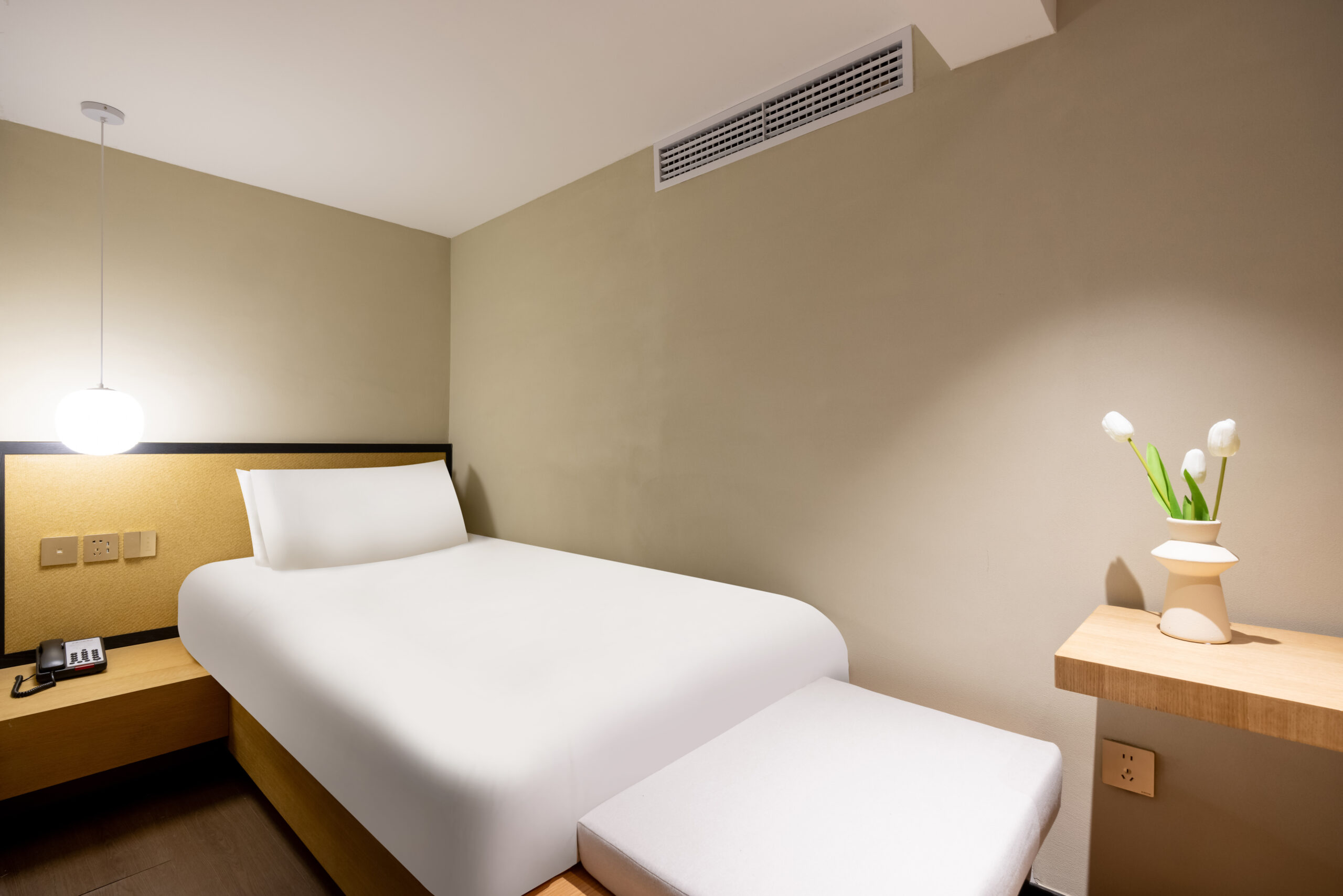 Compact Single Room With No Window - Image 4
