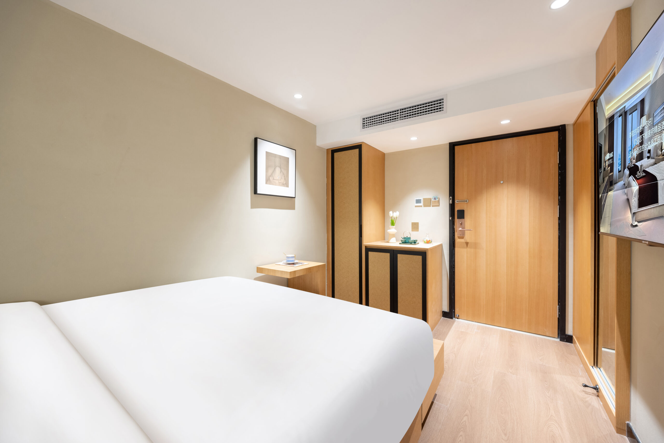 Economy Small Double Room with One King Bed - Image 5