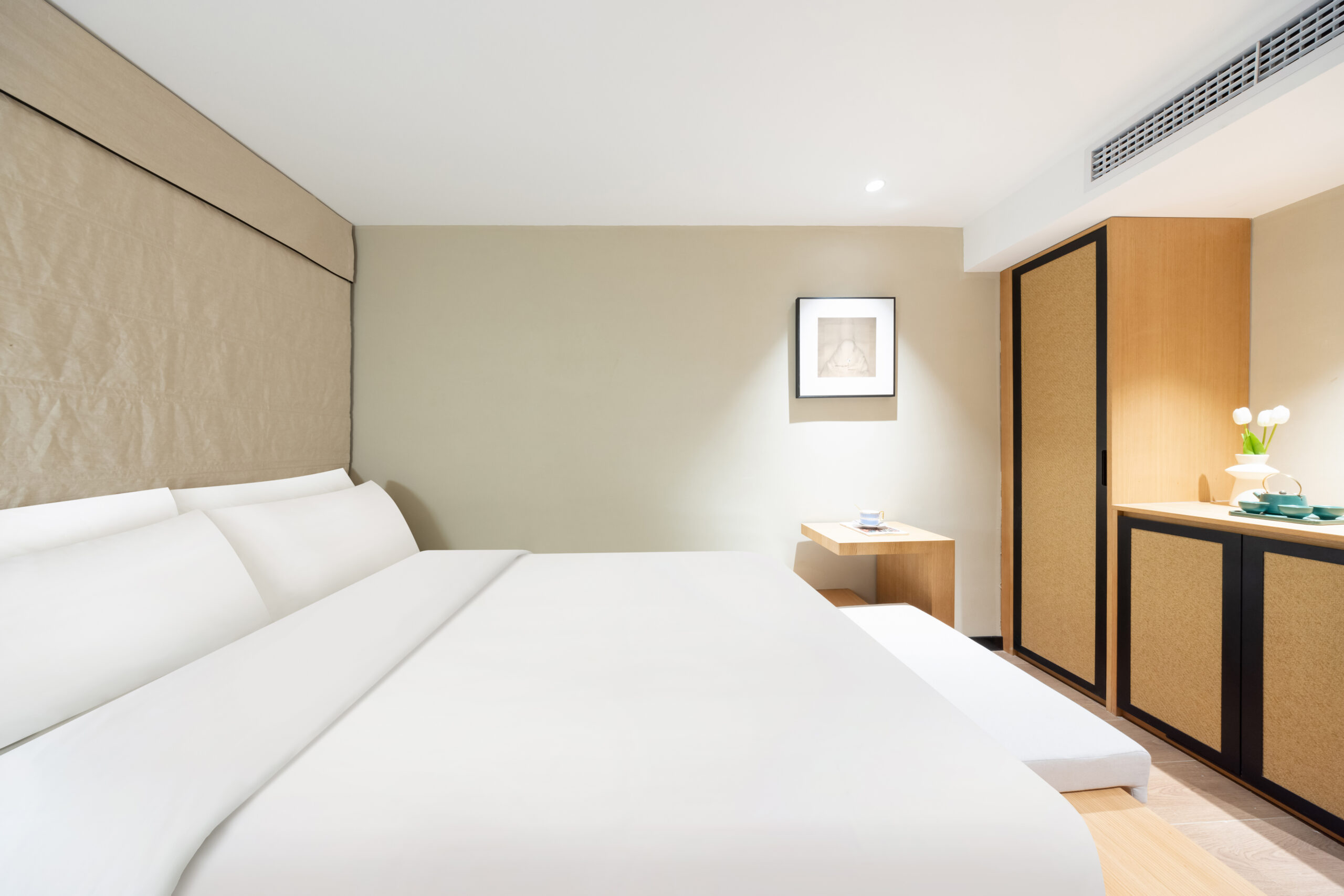 Economy Small Double Room with One King Bed - Image 4