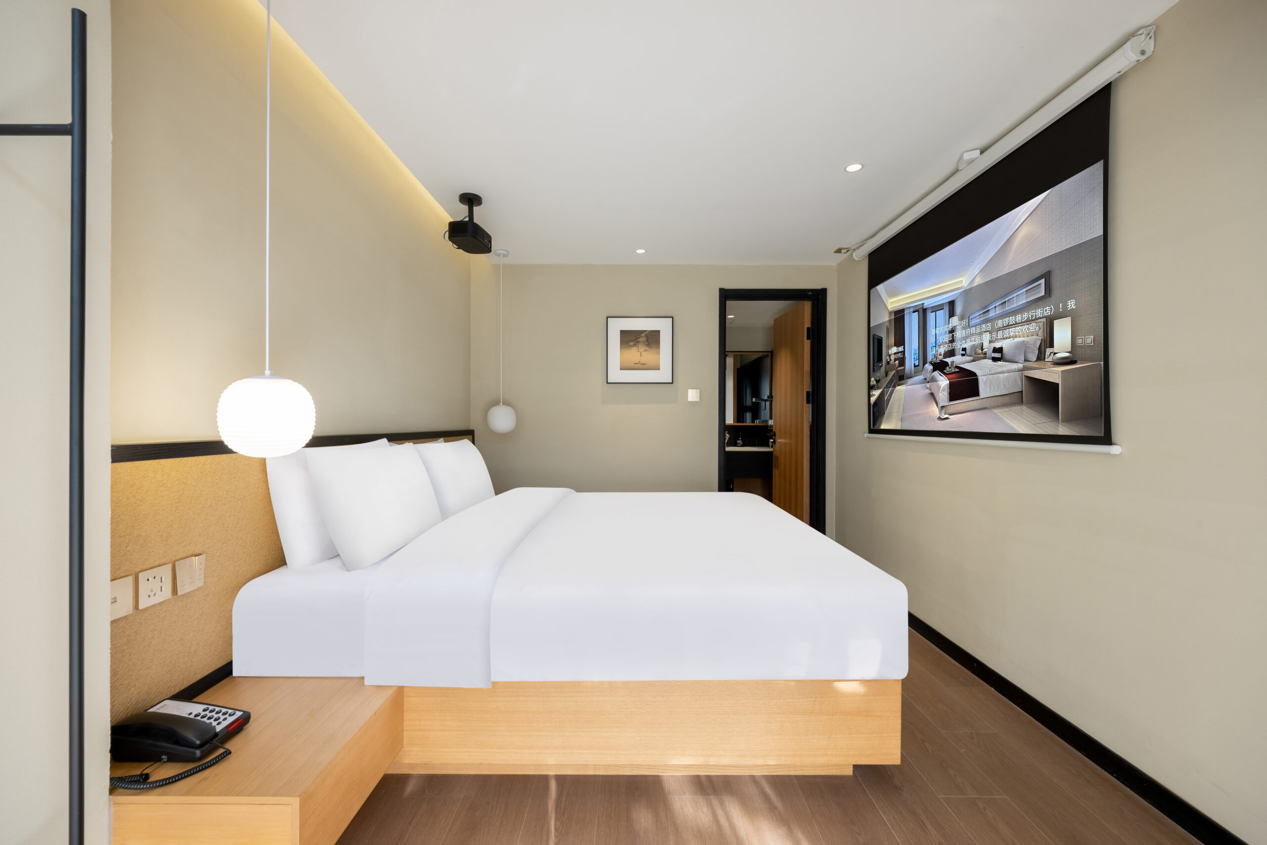 Double Room with Floor-to-Ceiling Windows - Image 5