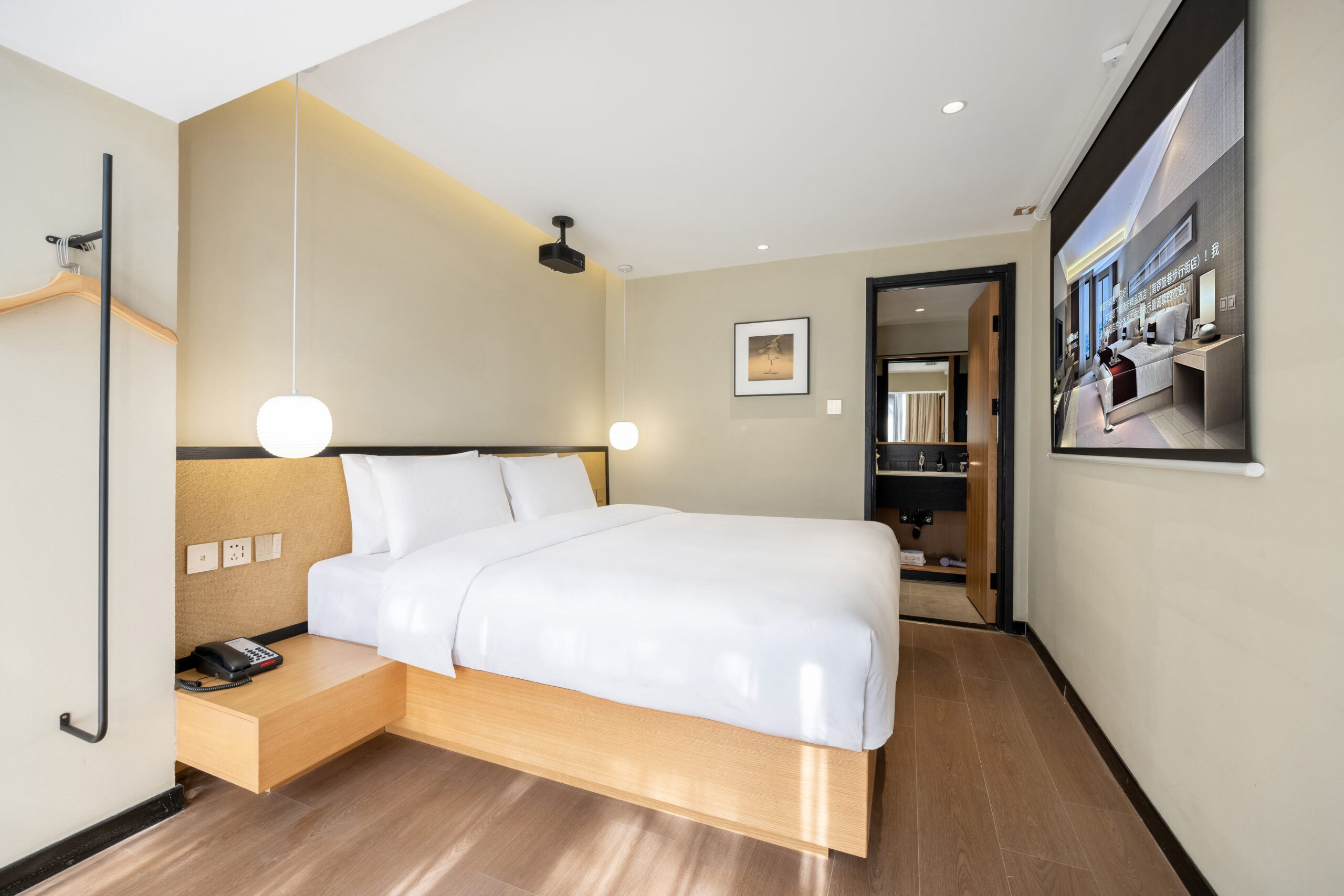 Double Room with Floor-to-Ceiling Windows - Image 3