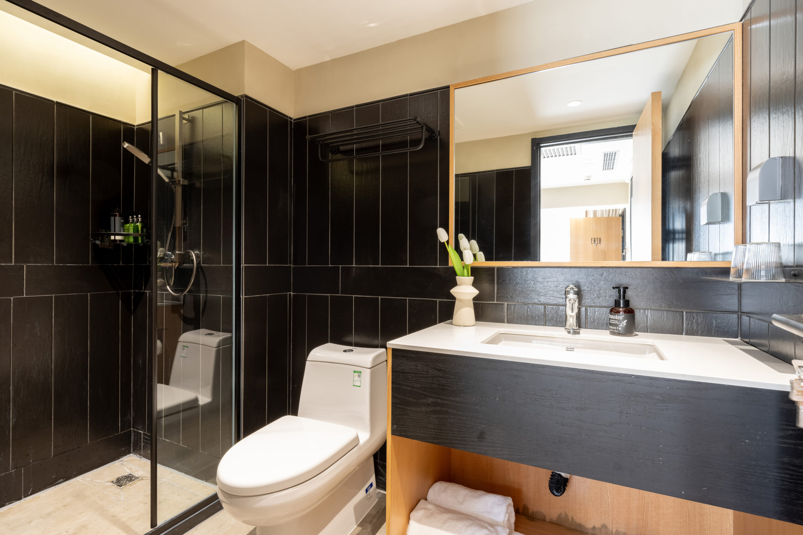 Double Room with Floor-to-Ceiling Windows - Image 2