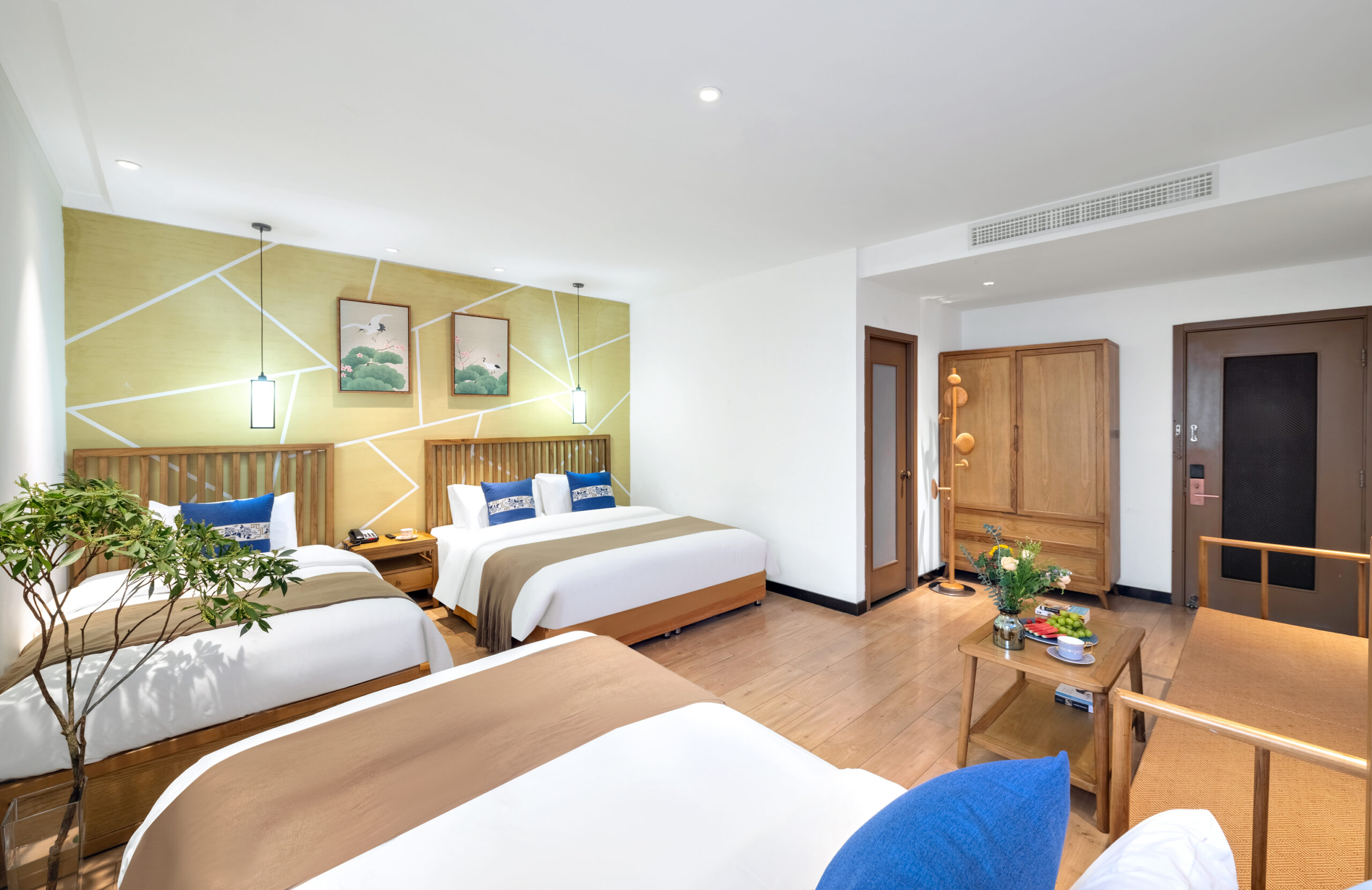 Chinese Classic Family Quadruple Room with One Double Bed and Two Single Beds - Image 5